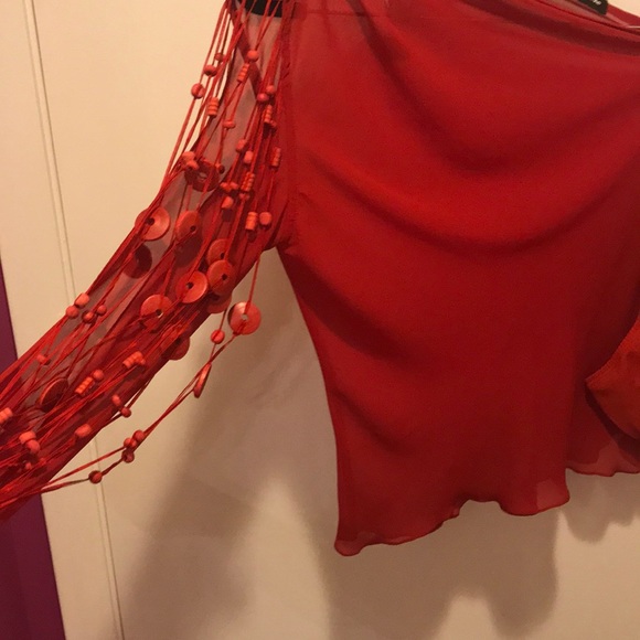 Wooden detailed one sleeve top - Picture 2 of 3